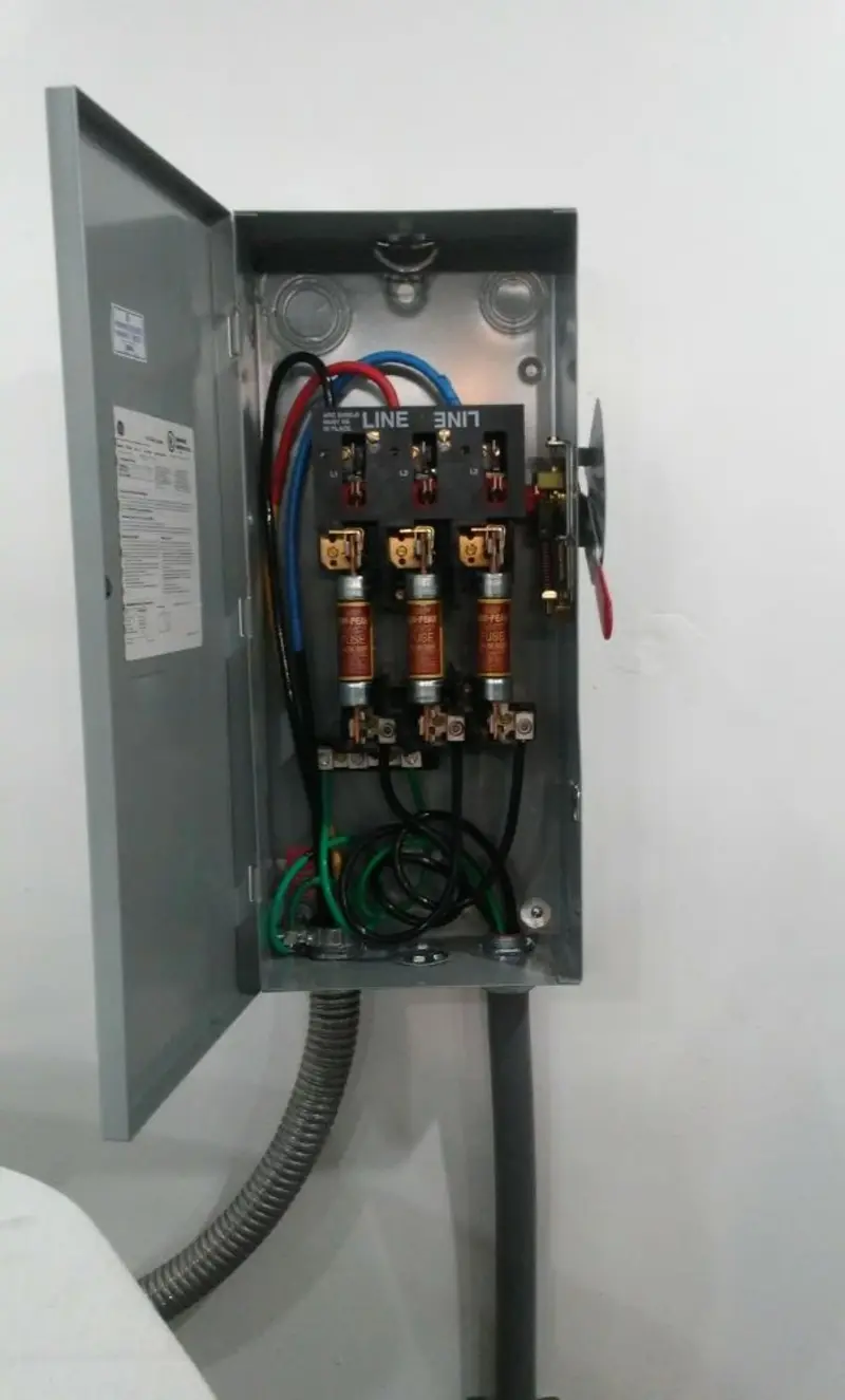 Three-phase disconnect switch installed for Smoke Detector Installation in Crestwood
